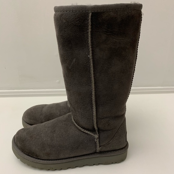 Grey uggs - Picture 10 of 12